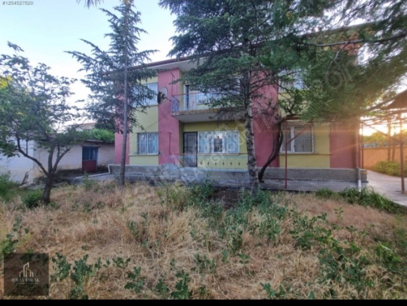 BAĞLARÜSTÜ HEKİM SOKAKTA 2 KATLI EV VE ARSA