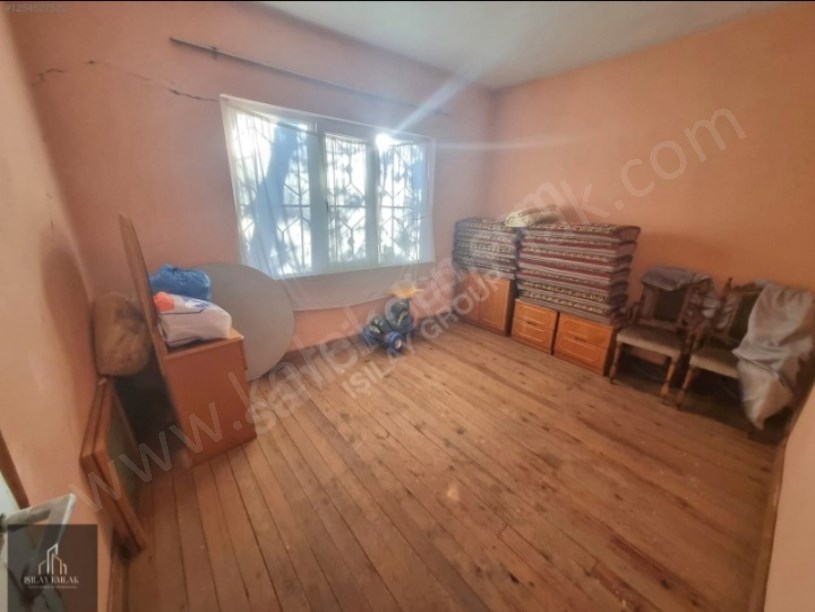 BAĞLARÜSTÜ HEKİM SOKAKTA 2 KATLI EV VE ARSA