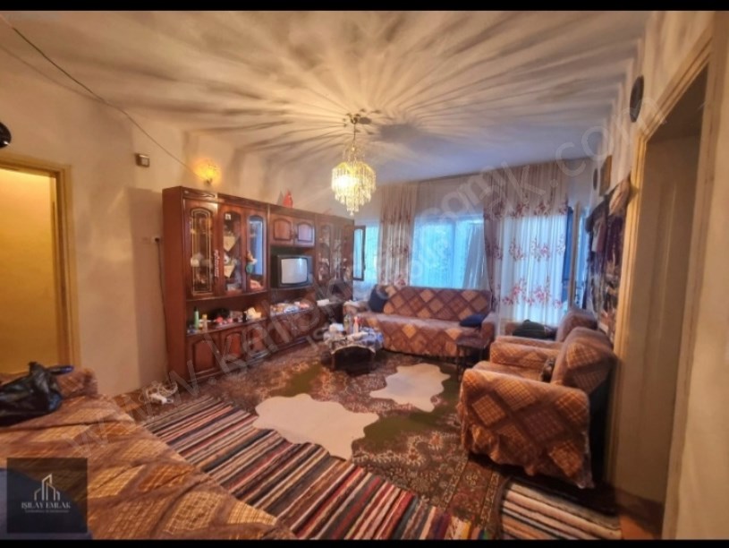 BAĞLARÜSTÜ HEKİM SOKAKTA 2 KATLI EV VE ARSA