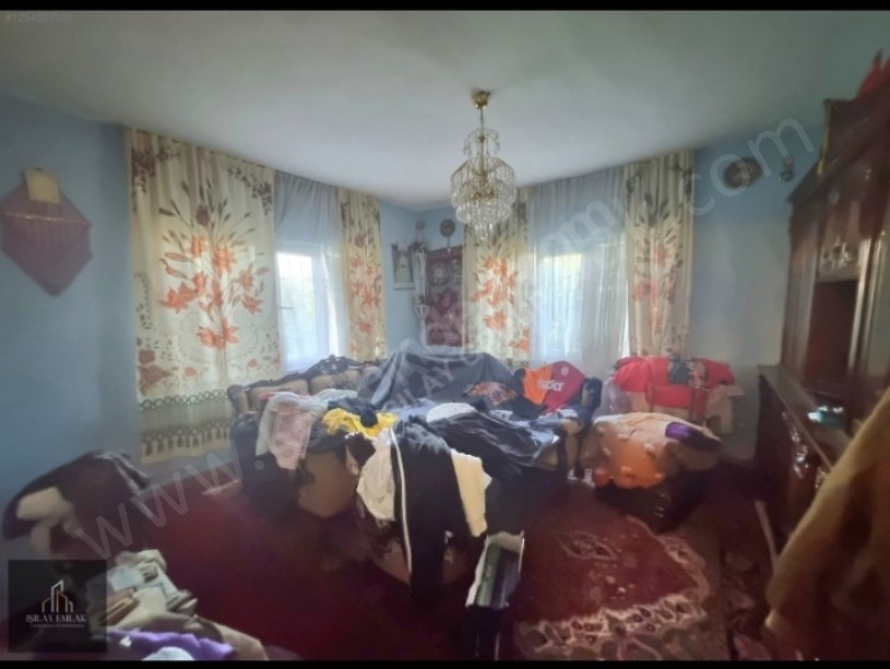 BAĞLARÜSTÜ HEKİM SOKAKTA 2 KATLI EV VE ARSA