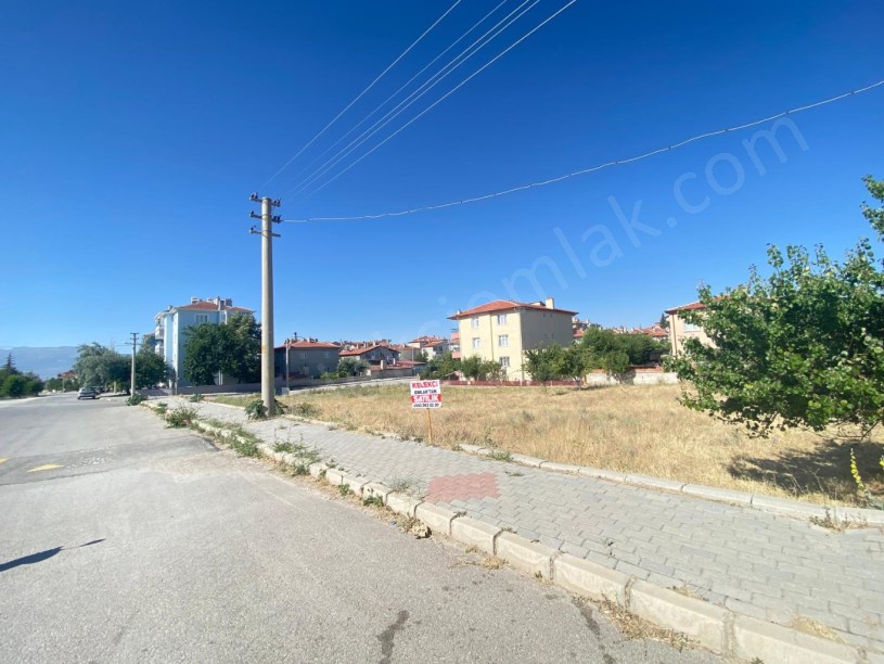 BADEMLİ MAHALLESİ KARAÇAY CADDESİNDE ARSA
