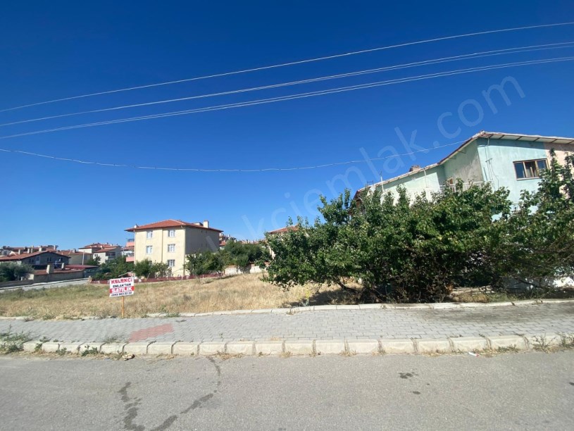 BADEMLİ MAHALLESİ KARAÇAY CADDESİNDE ARSA
