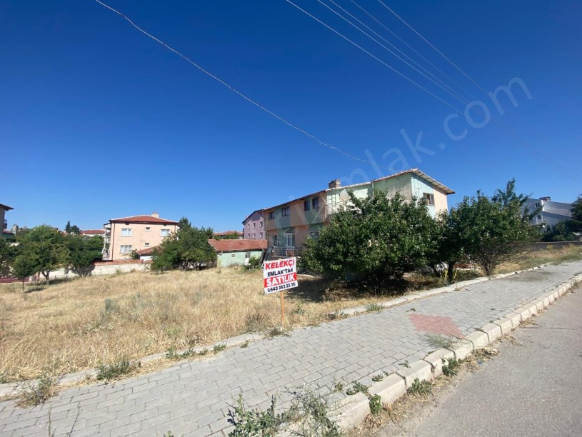 BADEMLİ MAHALLESİ KARAÇAY CADDESİNDE ARSA
