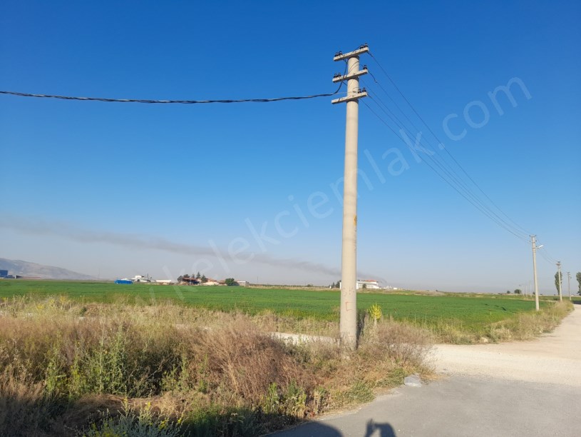 SELÇUKLUDA ÇEVRE YOLUNDA TİCARİ ARSA
