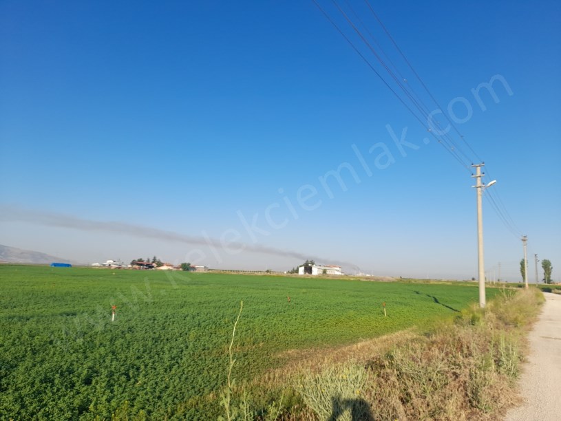 SELÇUKLUDA ÇEVRE YOLUNA YAKIN TİCARİ ARSA