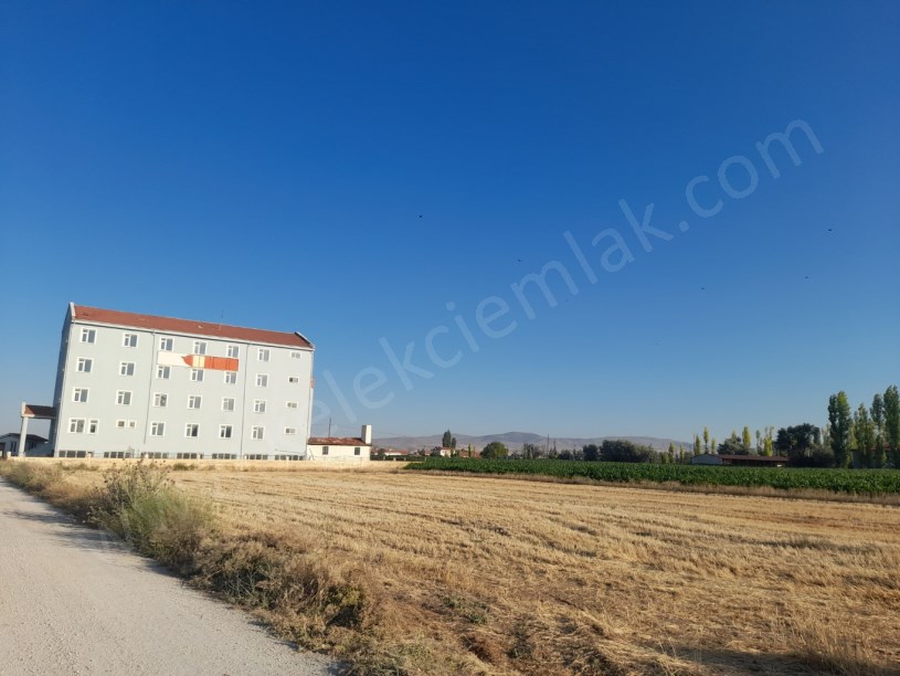 SELÇUKLUDA ÇEVRE YOLUNA YAKIN TİCARİ ARSA