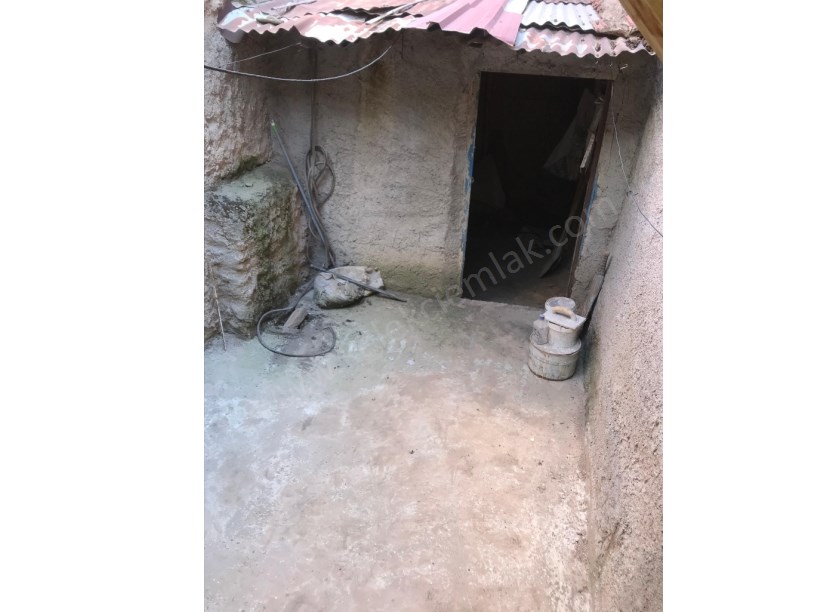 KIRKLAR(HİSAR)MAHALLESİNDE MÜSTAKİL EV