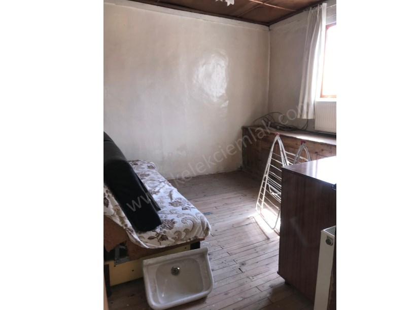 KIRKLAR(HİSAR)MAHALLESİNDE MÜSTAKİL EV