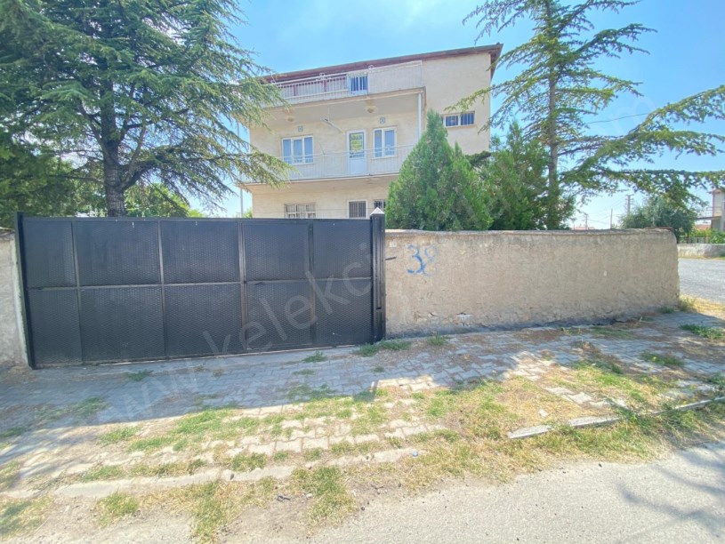 GÖLBAŞI MAHALLESİ ÇİFTE KUYU SOKAKTA KİRALIK 3+1