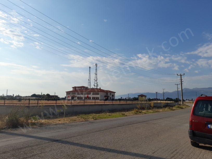 KONAK VE SAFİR EVLERİ ARKASINDA 2 ADET ARSA