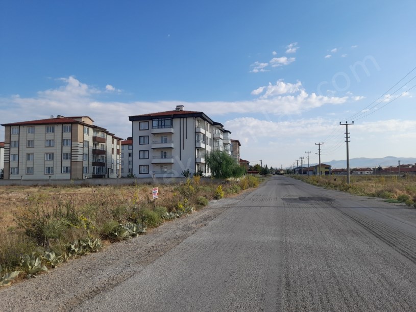 KONAK VE SAFİR EVLERİ ARKASINDA 2 ADET ARSA