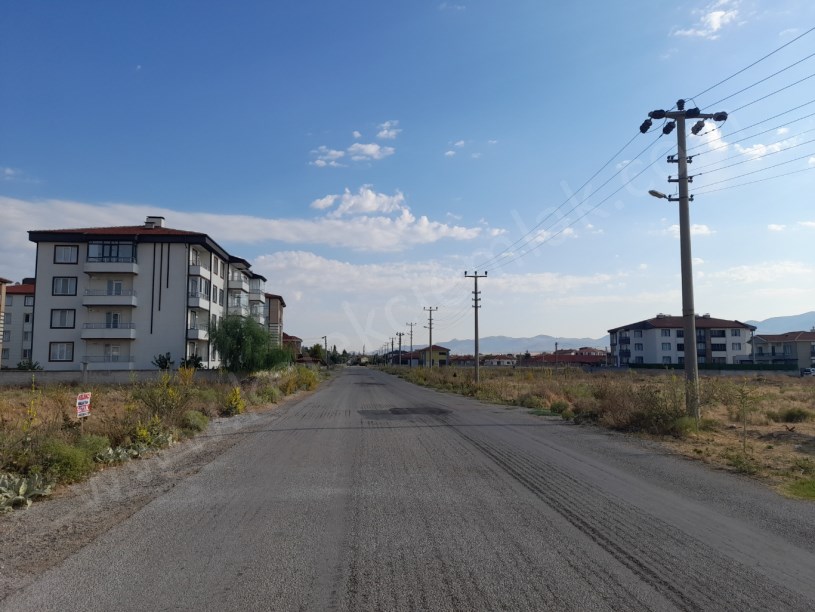 KONAK VE SAFİR EVLERİ ARKASINDA 2 ADET ARSA