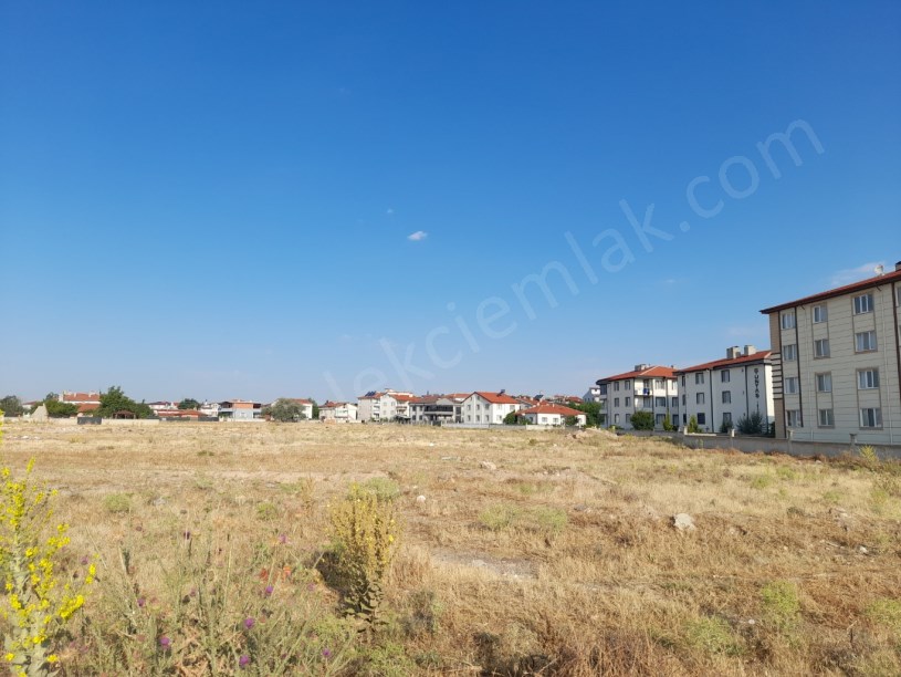 KONAK VE SAFİR EVLERİ ARKASINDA 2 ADET ARSA