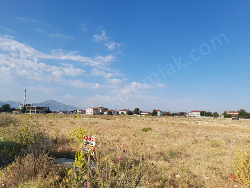 KONAK VE SAFİR EVLERİ ARKASINDA 2 ADET ARSA