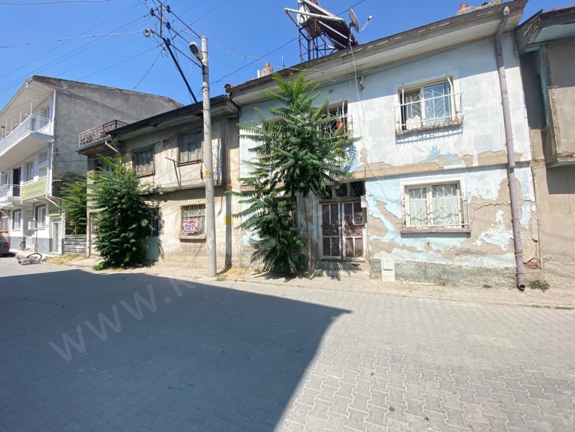 ÇARŞI MERKEZDE HACI HALİFE MAHALLESİNDE ARSA