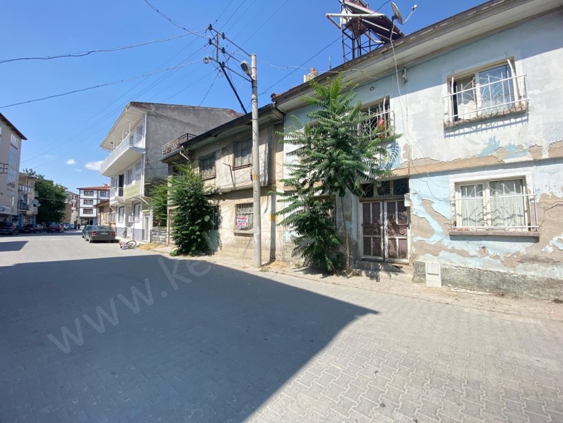 ÇARŞI MERKEZDE HACI HALİFE MAHALLESİNDE ARSA