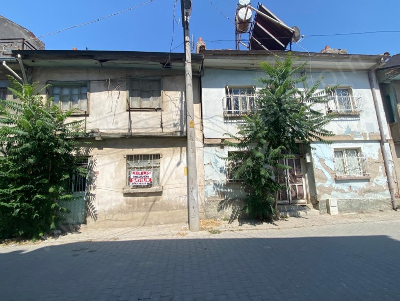 ÇARŞI MERKEZDE HACI HALİFE MAHALLESİNDE ARSA