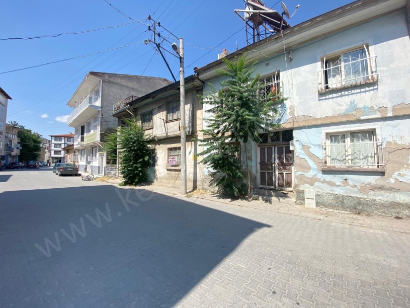 ÇARŞI MERKEZDE HACI HALİFE MAHALLESİNDE ARSA