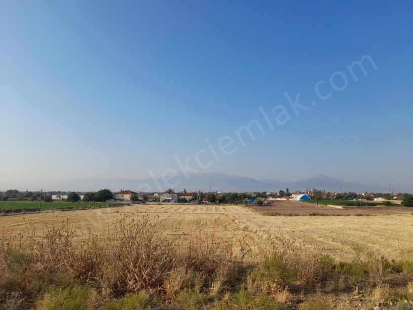 ŞEHİR KABRİSTANI KARŞISINDA İMARLI TARLA