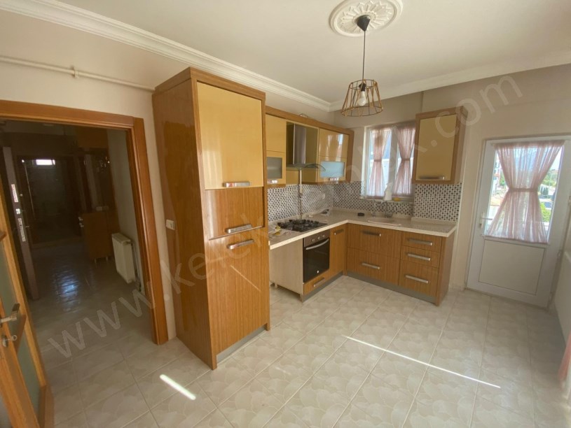 FEN LİSESİ KARŞISINDA SATILIK 3+1