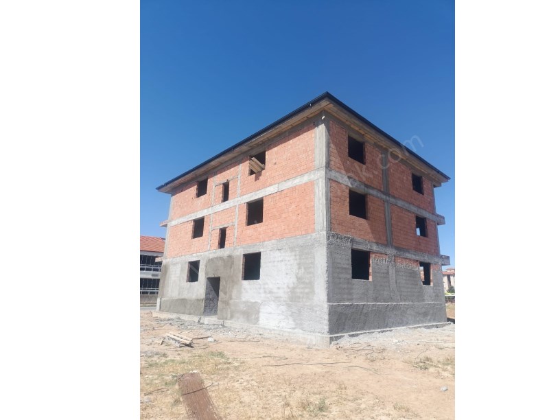 AKCAN PARKI KARŞISINDA TOPRAKTAN SATILIK 2+1 DAİRELER