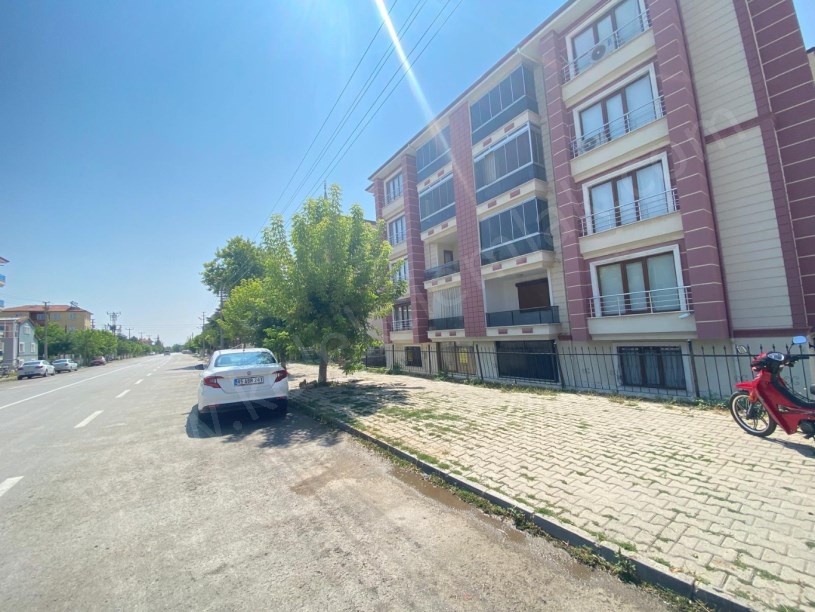 TATİL PAZARINDA BAHÇE KATTA SATILIK 3+1