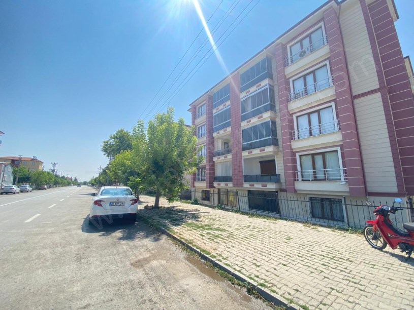 TATİL PAZARINDA BAHÇE KATTA SATILIK 3+1