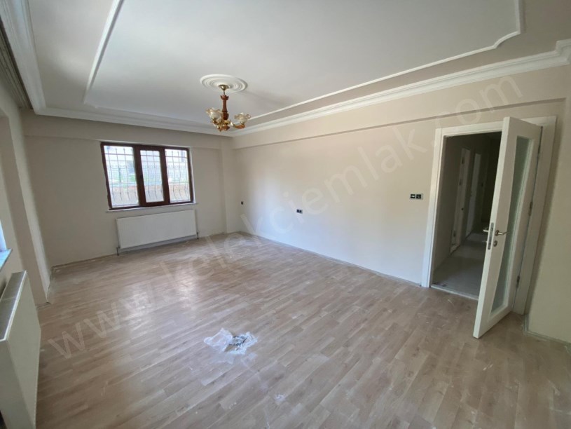 TATİL PAZARINDA BAHÇE KATTA SATILIK 3+1