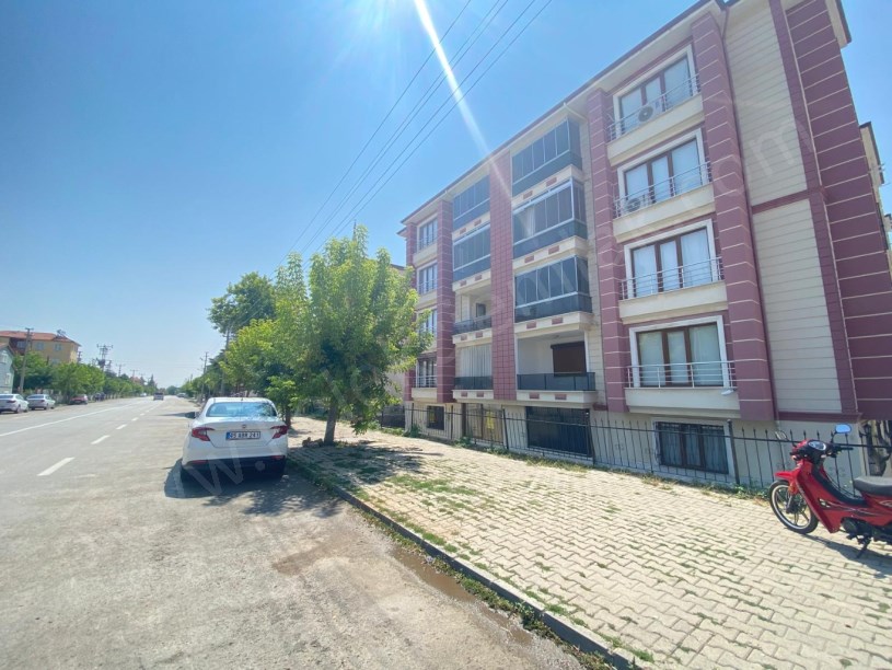 TATİL PAZARINDA BAHÇE KATTA SATILIK 3+1