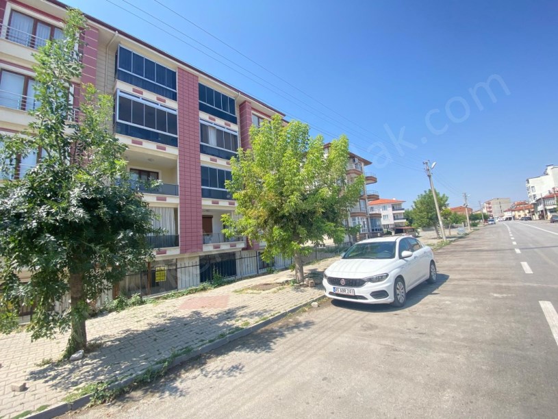 TATİL PAZARINDA BAHÇE KATTA SATILIK 3+1