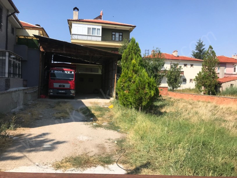 KONAK MAHALLESİNDE ARSA