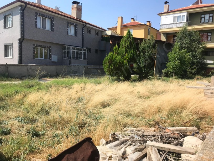 KONAK MAHALLESİNDE ARSA