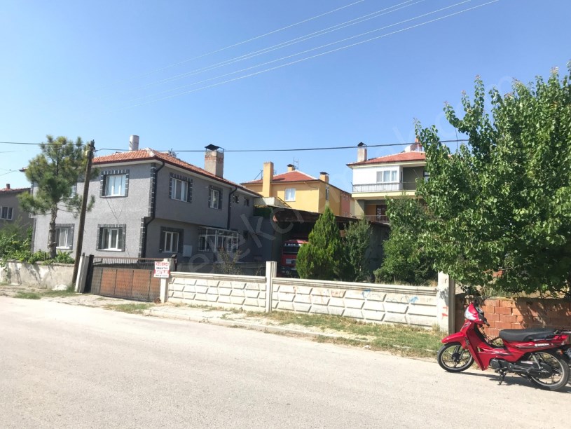 KONAK MAHALLESİNDE ARSA