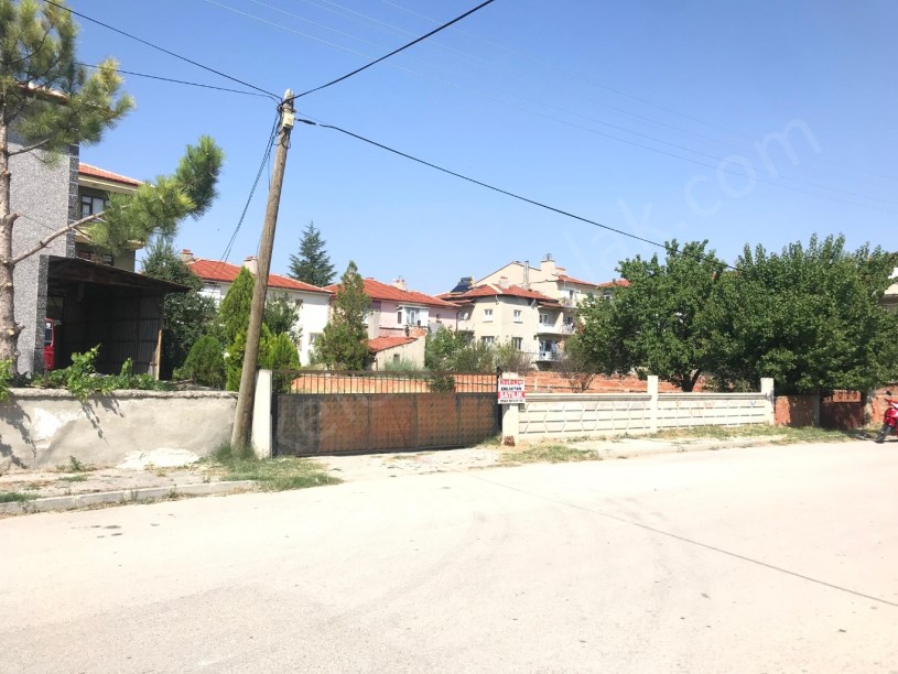 KONAK MAHALLESİNDE ARSA
