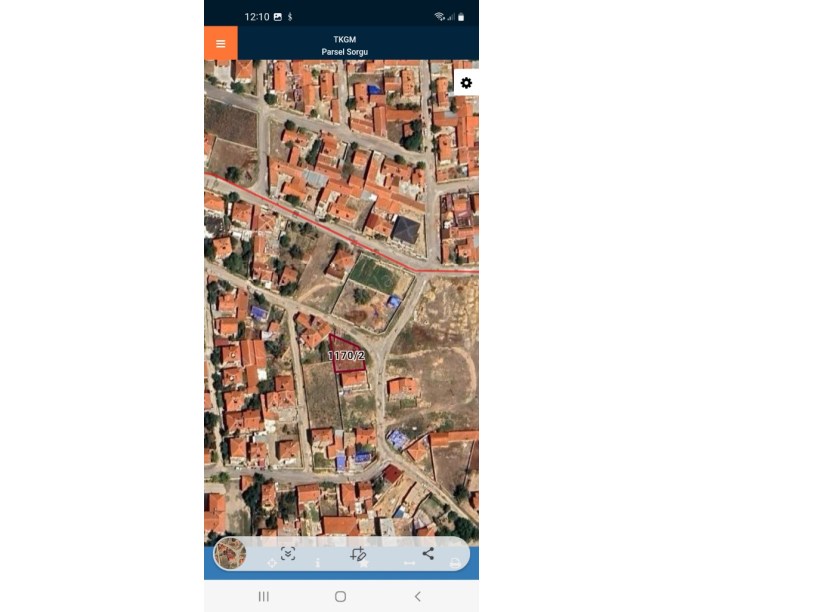 AKÇEŞME İLKOKULU ARKASINDA KÖŞE BAŞINDA ARSA