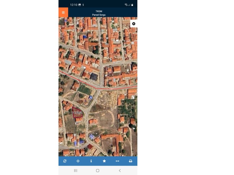 AKÇEŞME İLKOKULU ARKASINDA KÖŞE BAŞINDA ARSA