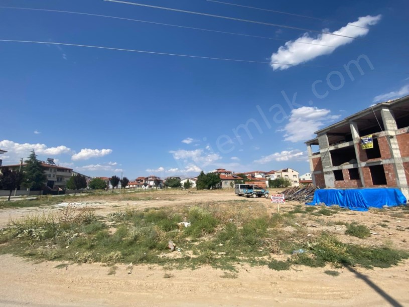 SELÇUKLU(MALAZGİRT)MAHALLESİNDE ARSA