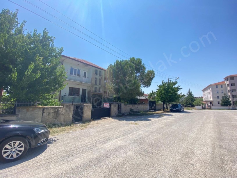 BAĞLARÜSTÜ ORKİDE SOKAKTA 3 KATLI BİNA