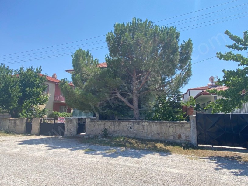 BAĞLARÜSTÜ ORKİDE SOKAKTA 3 KATLI BİNA