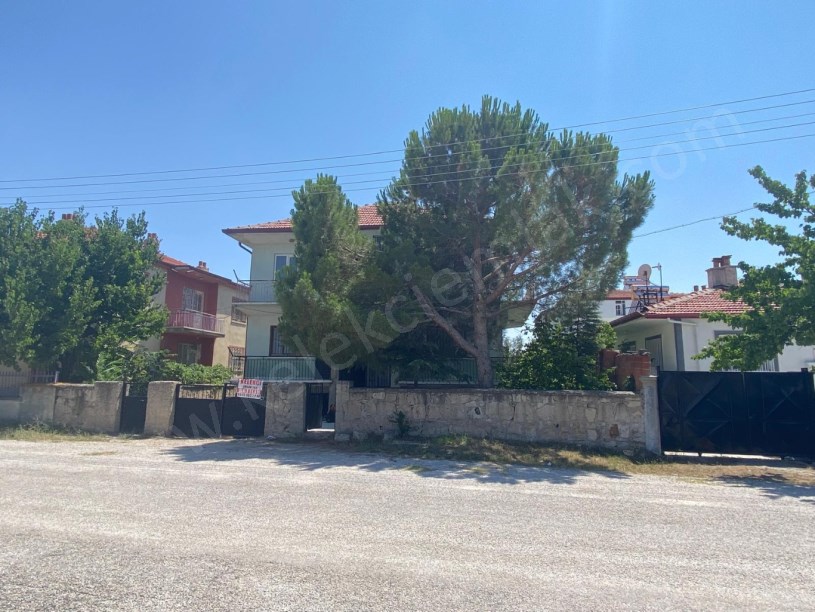 BAĞLARÜSTÜ ORKİDE SOKAKTA 3 KATLI BİNA