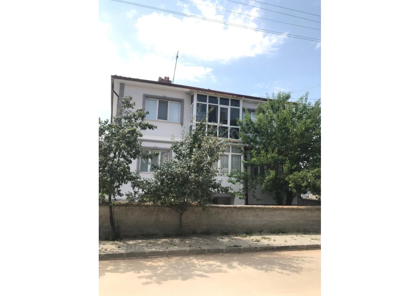 MEVLANA CAMİİ YANINDA EŞYALI KİRALIK DAİRE