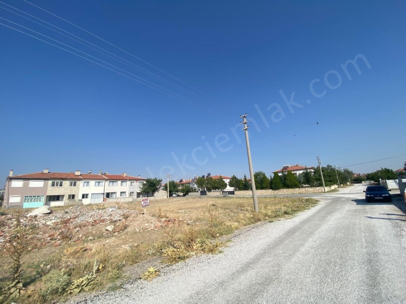 BAĞLARÜSTÜ İNCE SOKAKTA ARSA