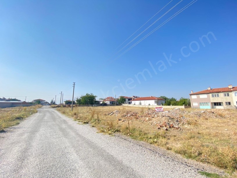 BAĞLARÜSTÜ İNCE SOKAKTA ARSA