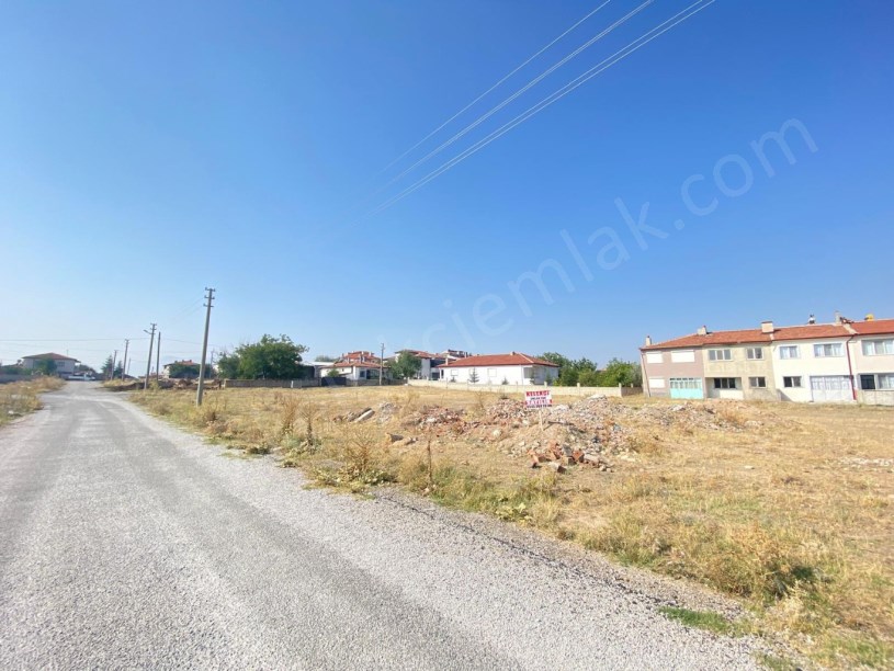 BAĞLARÜSTÜ İNCE SOKAKTA ARSA