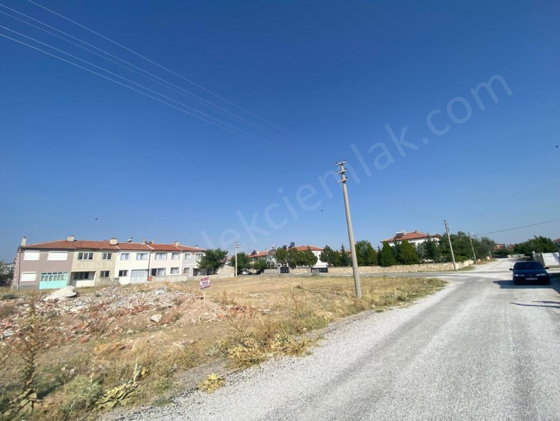 BAĞLARÜSTÜ İNCE SOKAKTA ARSA