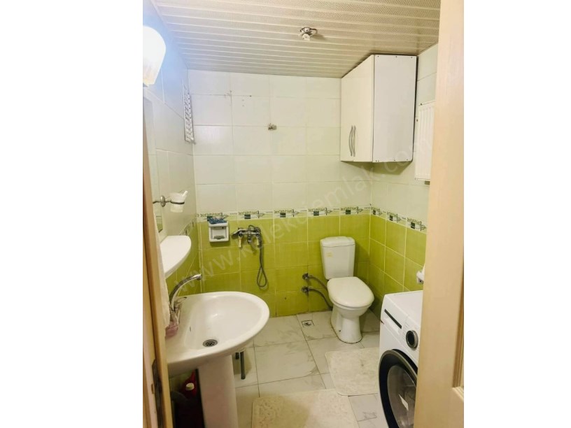 TOKİ F8 DE ARA KATTA SATILIK 2+1