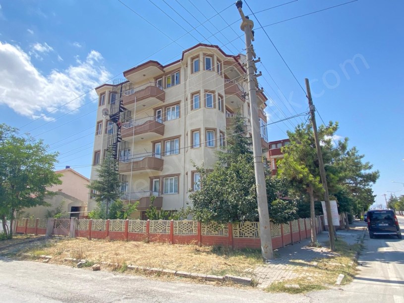 KERESTECİLER CADDESİNDE KİRALIK 3+1