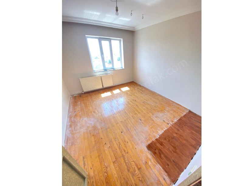 KERESTECİLER CADDESİNDE KİRALIK 3+1