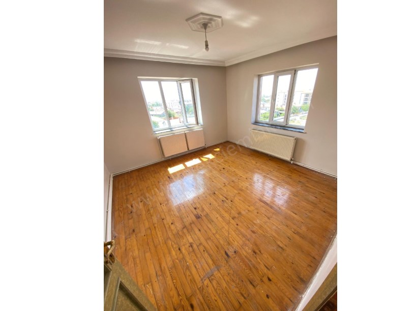 KERESTECİLER CADDESİNDE KİRALIK 3+1