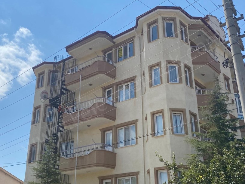 KERESTECİLER CADDESİNDE KİRALIK 3+1